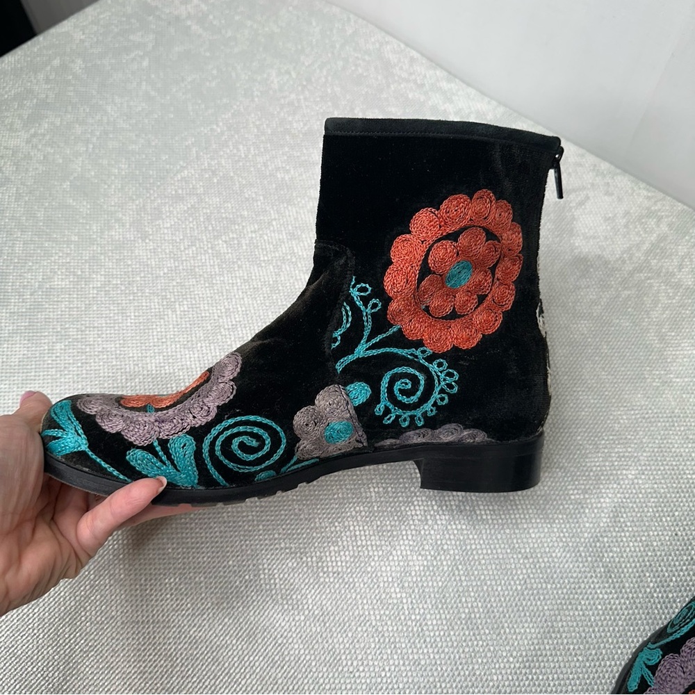 Artemis 🌻 Floral Embroidered Black Ankle Boots Sz 39 - Picture 4 of 8